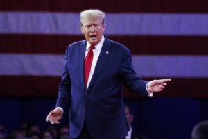 trump askerlerin maaslarinin odenmesi icin tum fonlari kullanma talimati verdi QGIQDfOS.jpg